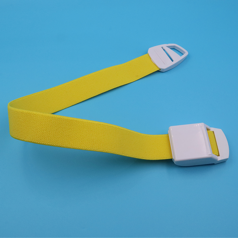 Мен оның кискасын сипап, сонда келдім. Менің әйеліме бірден үш мүшесі керек (порно)